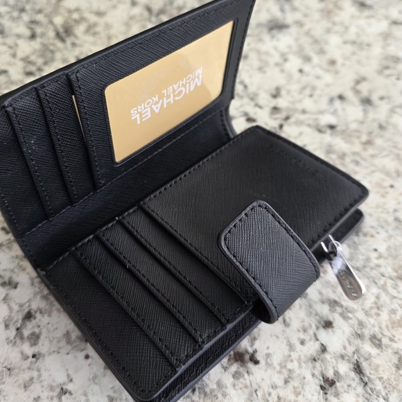 Michael Kors Jet Set Medium Bifold Black Wallet - Picture 3 of 6